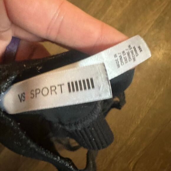 Victoria’s Secret VSX gray & black strappy crossover 32C sports bra - Picture 3 of 3